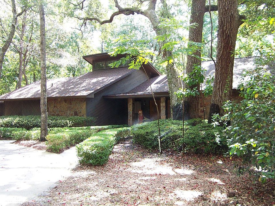 2.5 Acre Estate