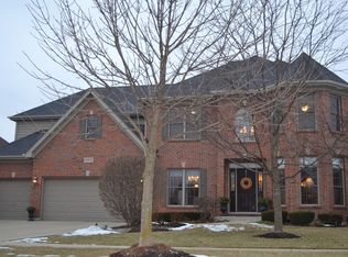 2463 Bird Ln, Batavia, IL 60510