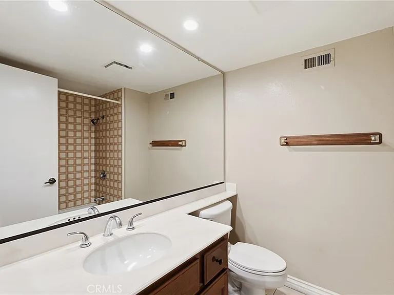 27371 Viana — Photo 10