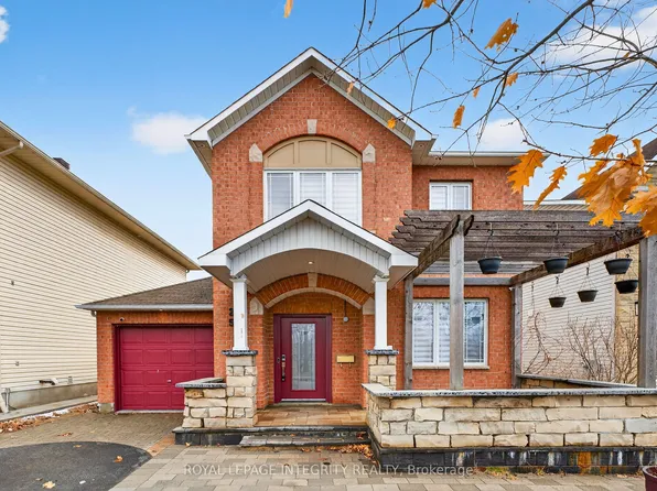 25 Berry Glen St, Ottawa, ON K2G 7A5