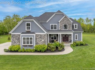 1036 Sugar Maple Ct, Fenton, MI 48430