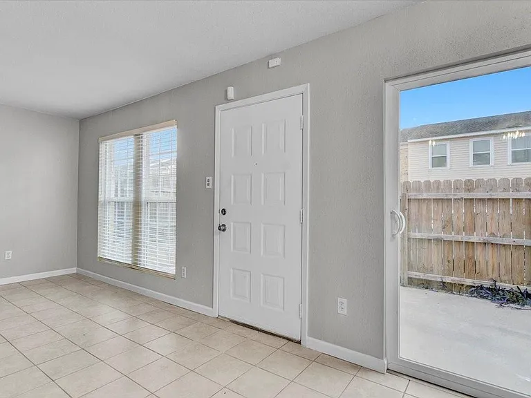 968 Park Meadow Dr — Photo 2