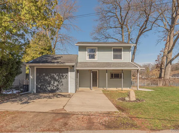 1923 Miles Rd, Lapeer, MI 48446