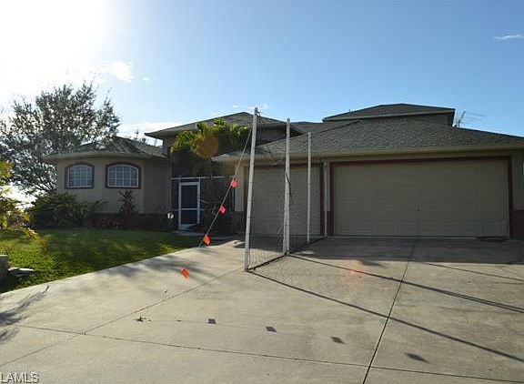 3rd image of 922 Diplomat Pkwy W