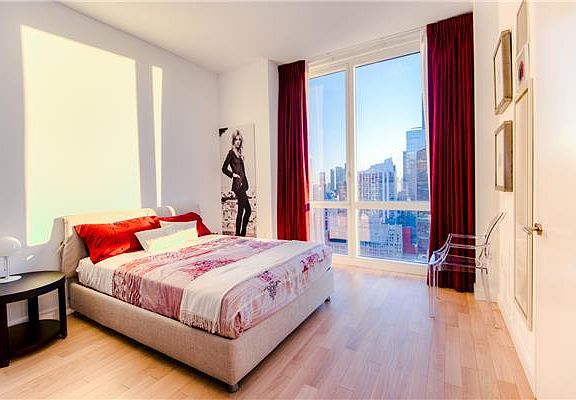 5th image of 247 W 46th St APT 3802