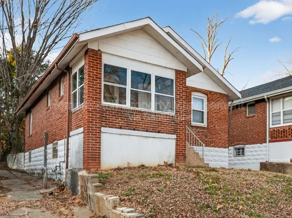 8347 Eton Pl, Saint Louis, MO 63136