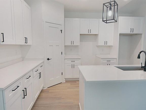 5th image of 608 Olson Dr