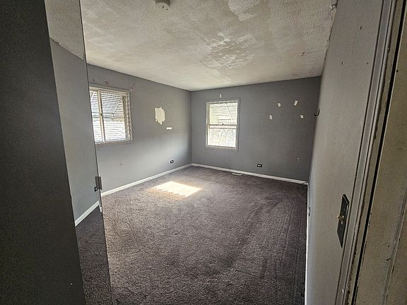 5th image of 192 E Stevenson Dr