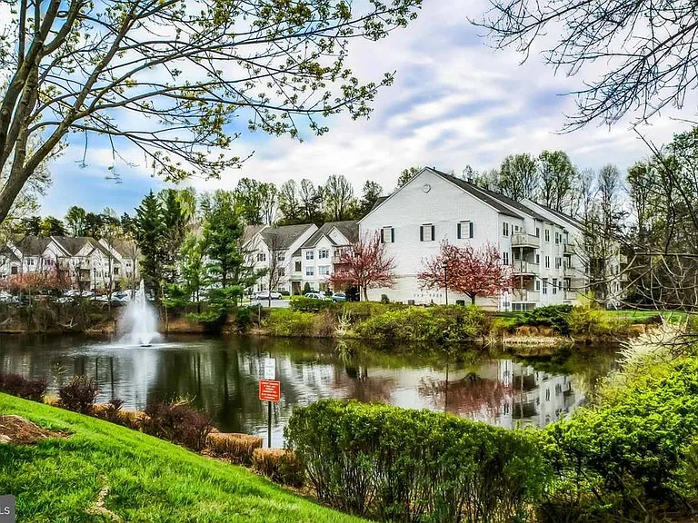 Cedar Lakes Pond