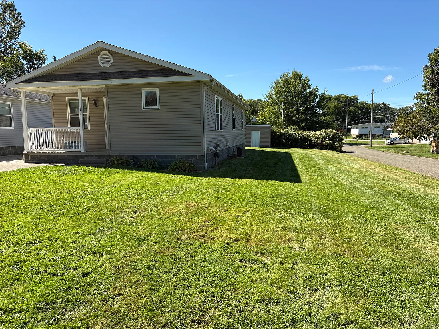3 bed, 1104 sqft, $1,100 — Photo 1
