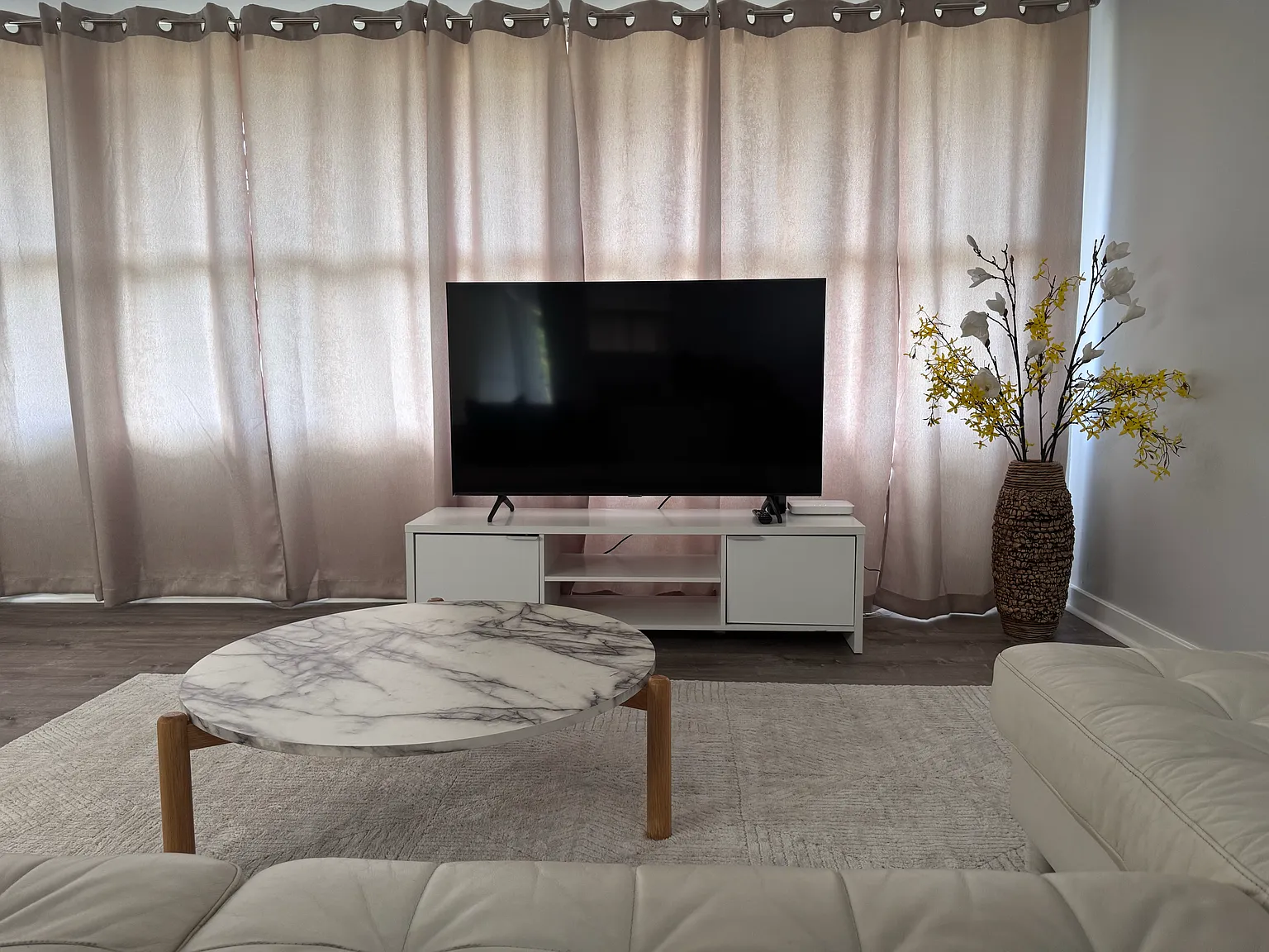 1 bed, 750 sqft, $3,500 — Photo 1