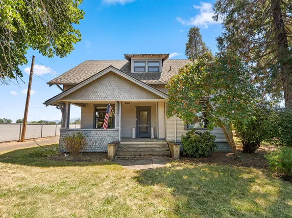 1083 Rossanley Dr, Medford, OR 97501