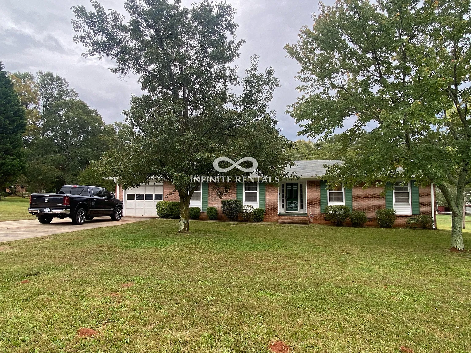 3 bed, 1350 sqft, $1,595 — Photo 1