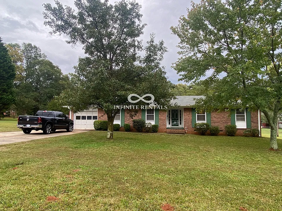 1424 E Calhoun St