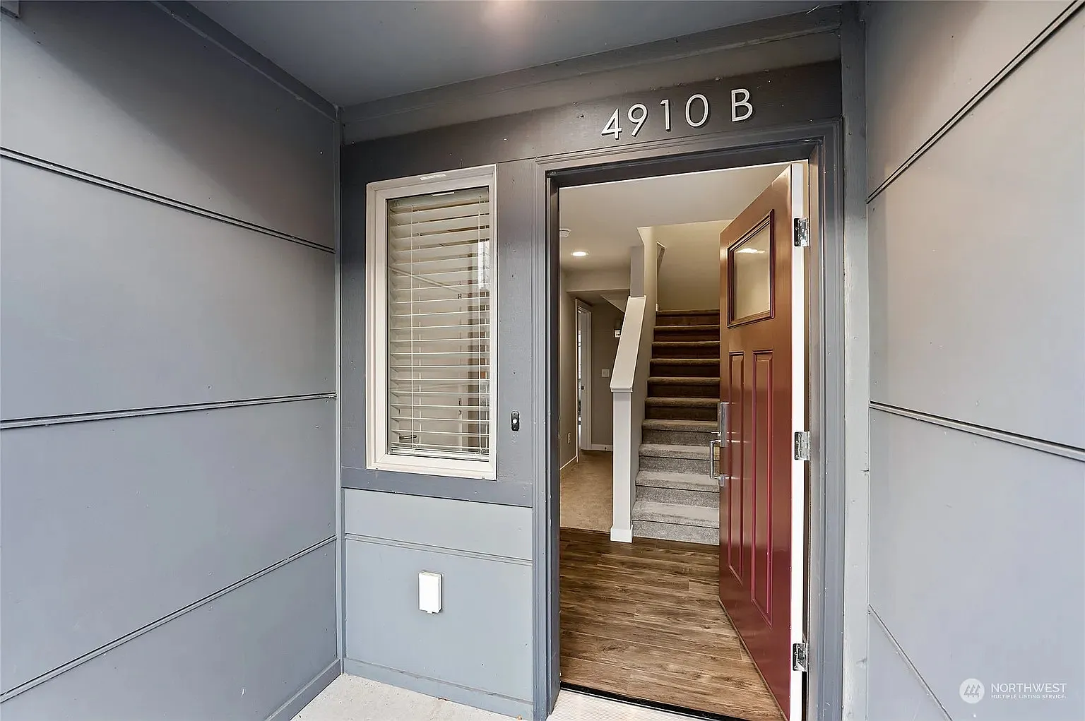 4910 S Willow St — Photo 3