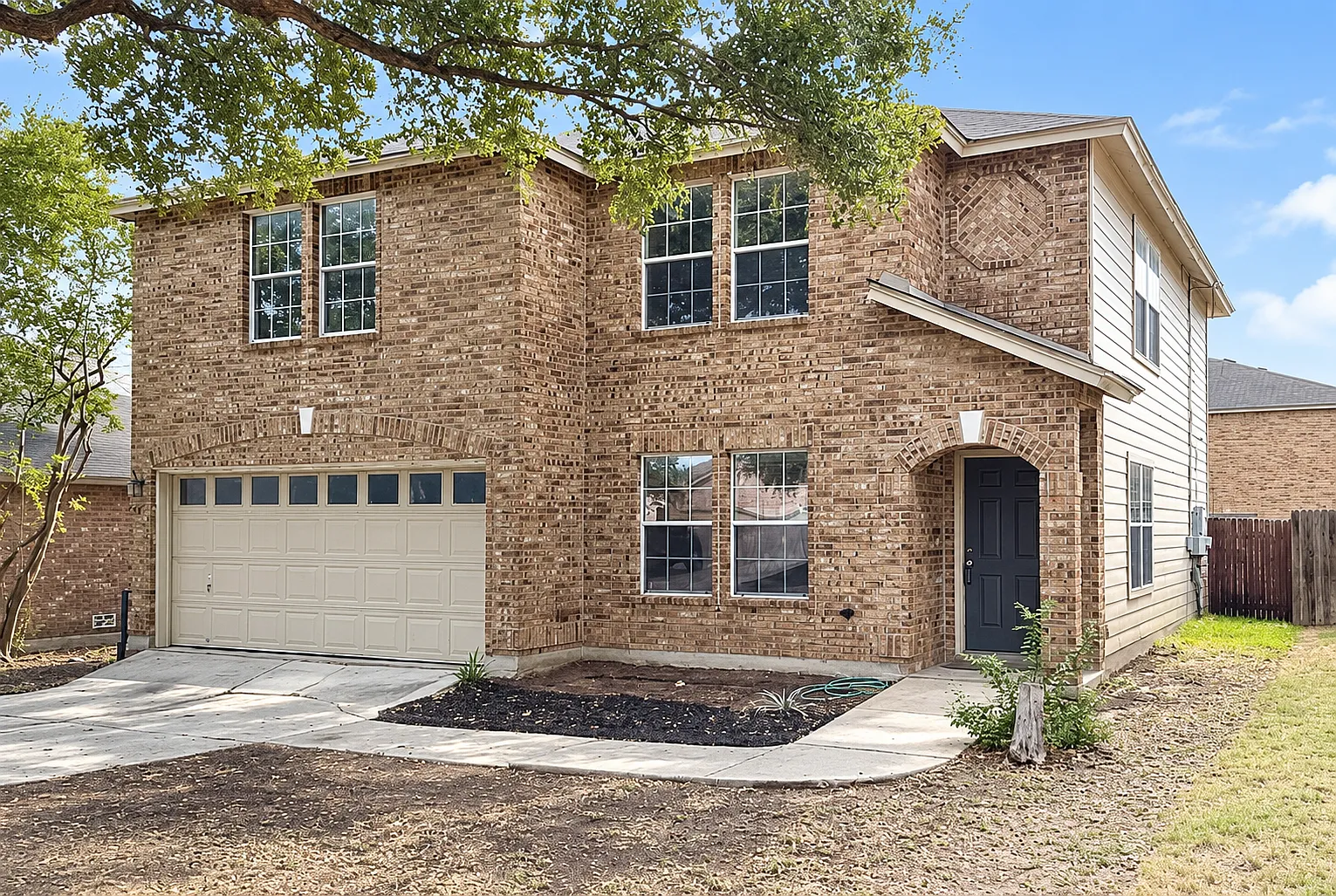 4 bed, 2.5 bath, 2508 sqft, $1,750 — Photo 1
