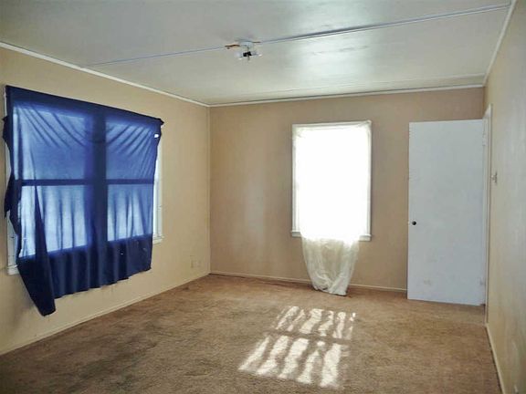 3rd image of 1008 Irving Ave