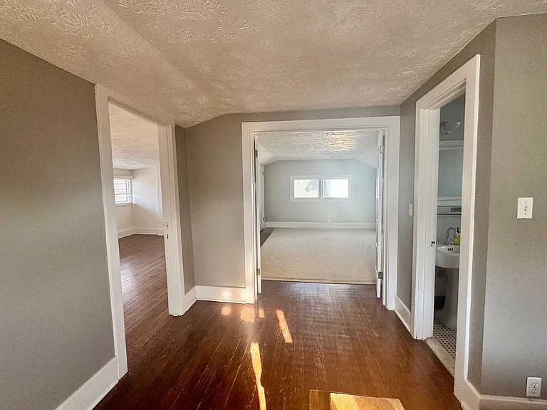 810 S 35th St — Photo 18