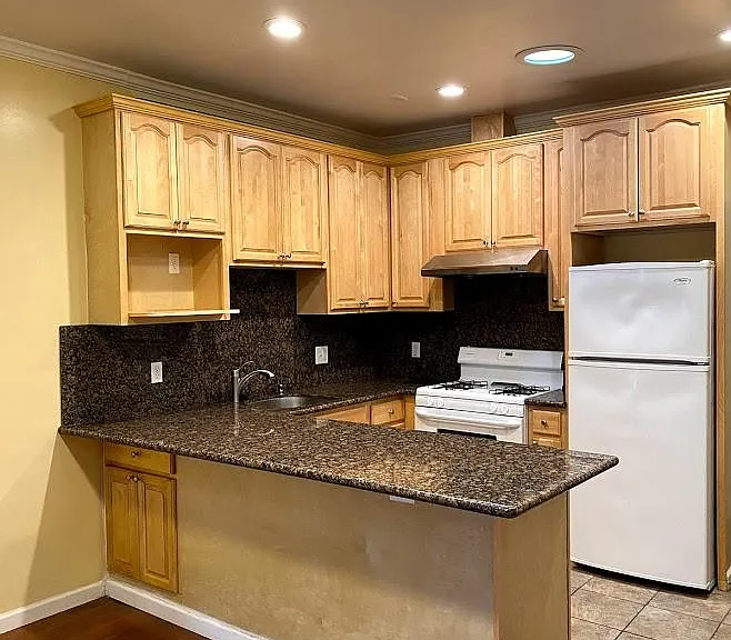 1531 Macarthur Blvd #2 — Photo 3