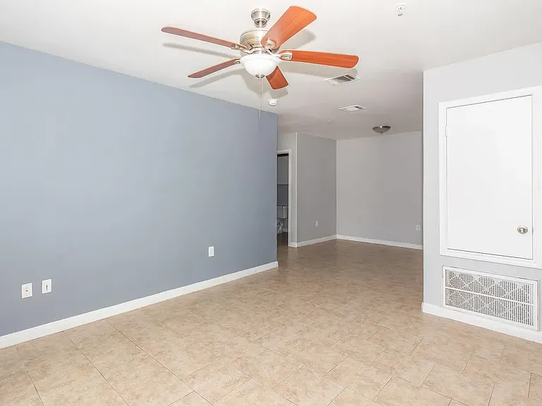 Capewood Apartments — Photo 18
