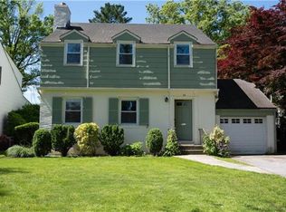 14 Bonnett Ave, Larchmont, NY 10538