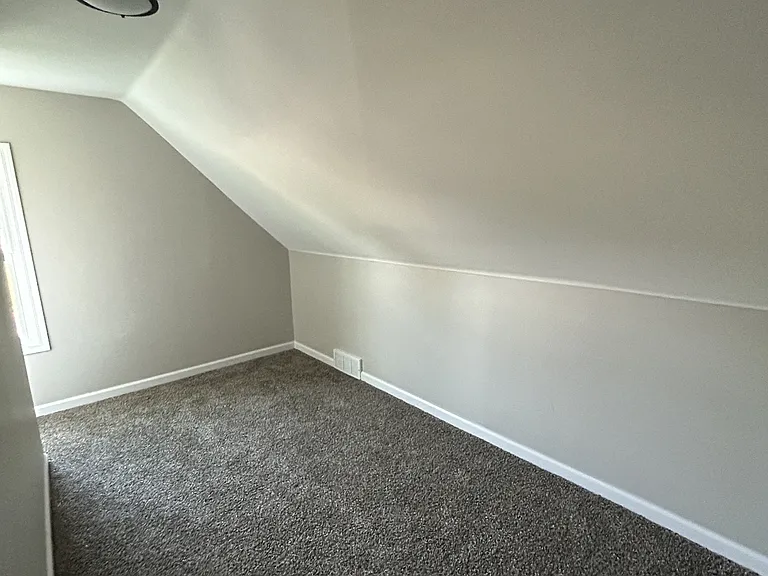 265 W State St — Photo 10