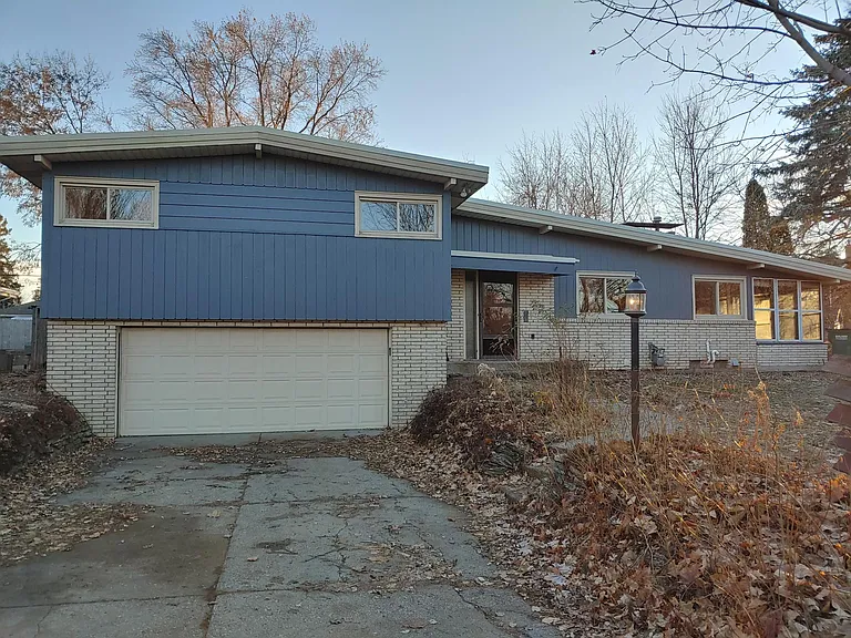 1546 Iowa Ave W — Photo 1