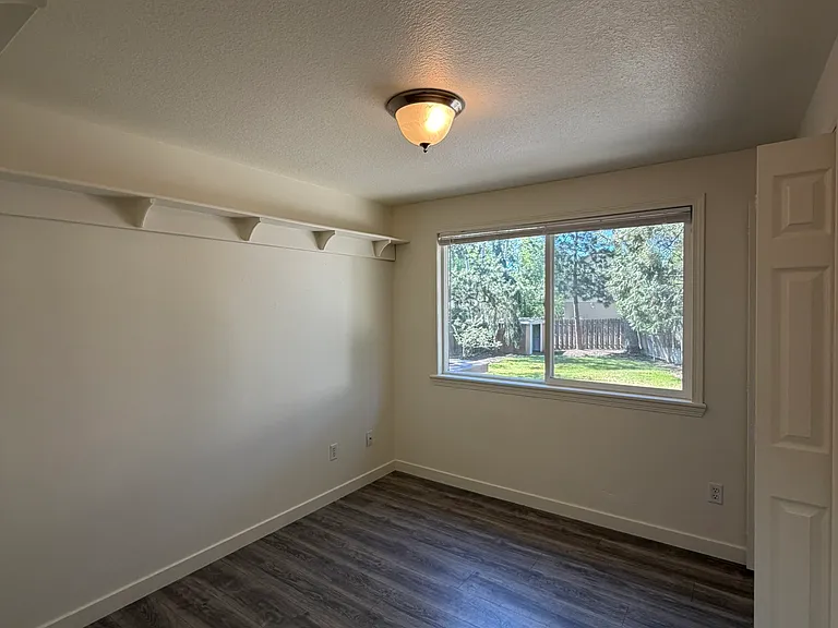 1733 NE Taurus Ct — Photo 10