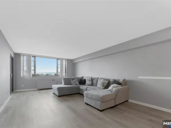 250 Gorge Rd APT 21E, Cliffside Park, NJ 07010