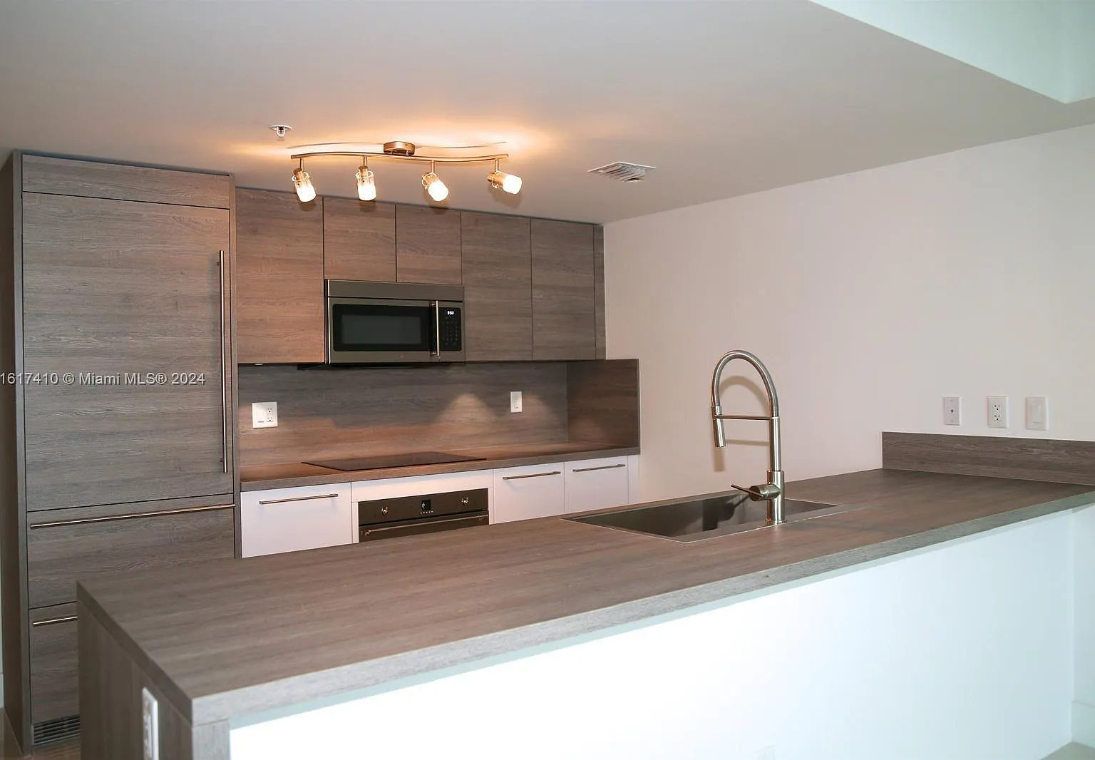2 bed, 1732 sqft, $6,000 — Photo 4