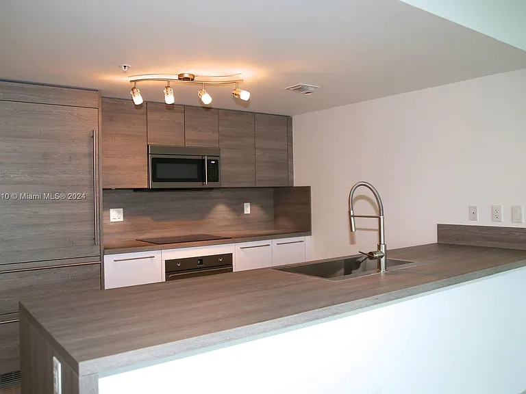 400 Sunny Isles Blvd #1221 — Photo 4