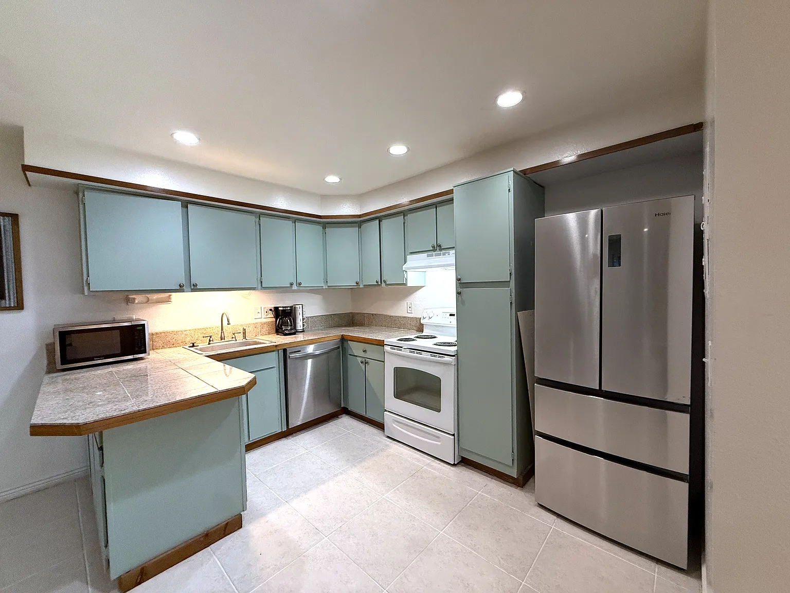 2 bed, 820 sqft, $1,650 — Photo 3