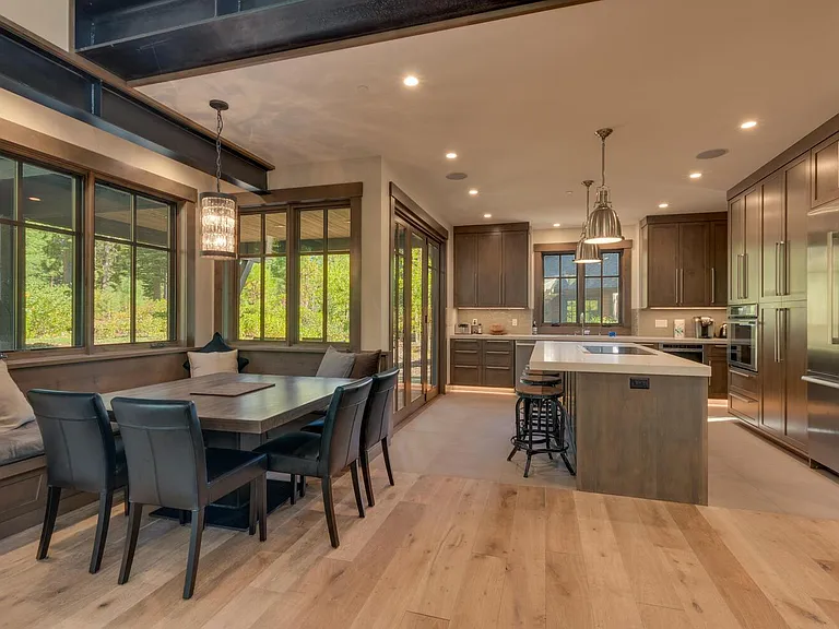 10562 Glenbrook Ct — Photo 8