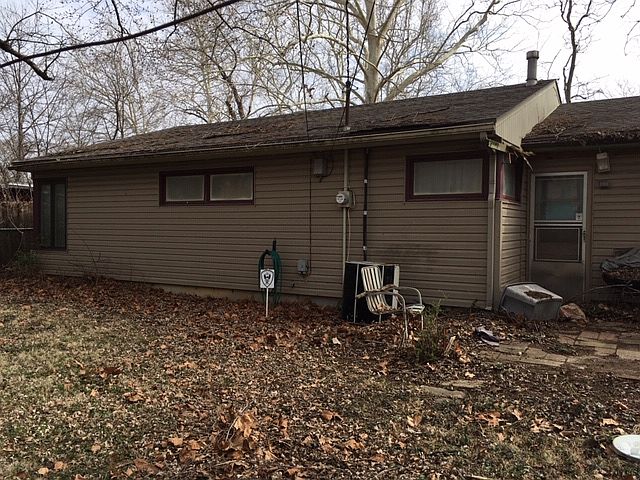 2nd image of 1512 SW 23rd Park