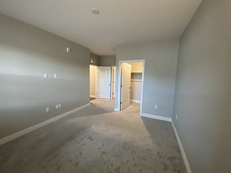 1831 S Dunkirk St #101 — Photo 4