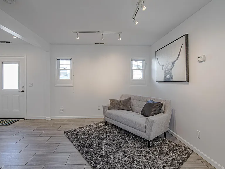 114 Mull Ave — Photo 16