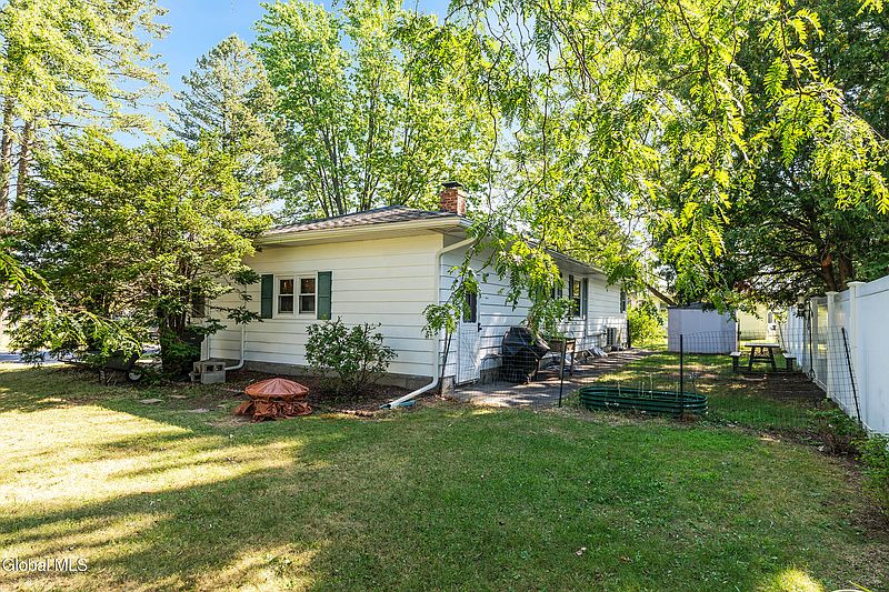 4th image of 19 Clearview Court