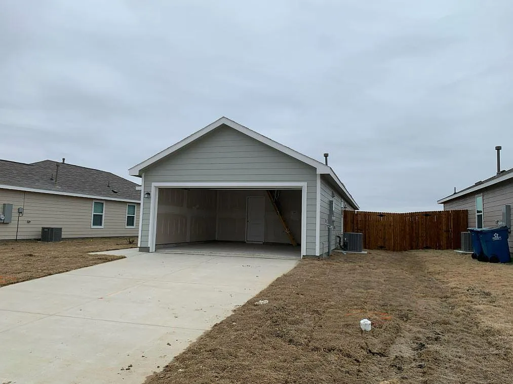 Building Photo - 5811 Grindstone Dr