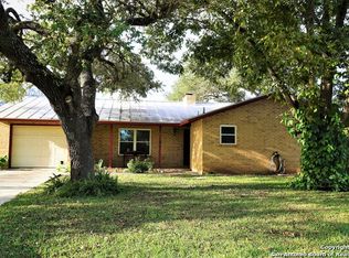 815 Orange St, Jourdanton, TX 78026
