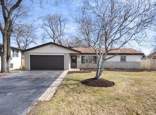 320 Arrowhead Dr, Shorewood, IL 60404