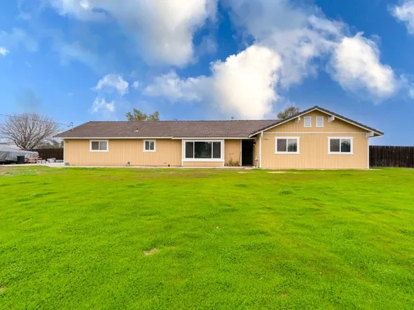 24743 Tropical Dr, Madera, CA 93638