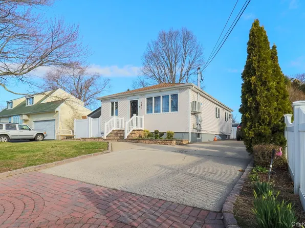 163 Floyd Street, Brentwood, NY 11717