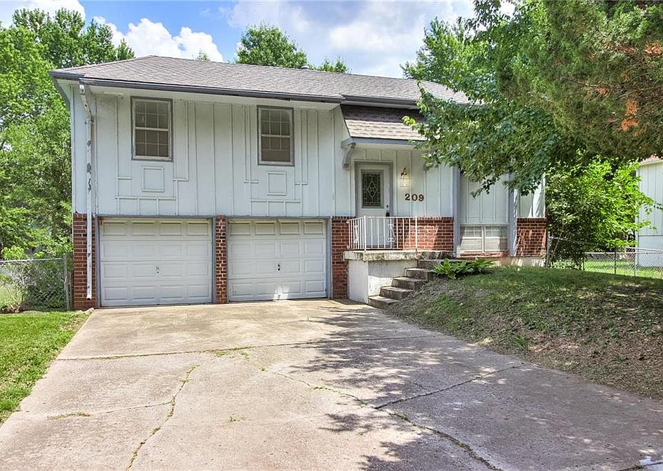 1st image of 209 Young St
