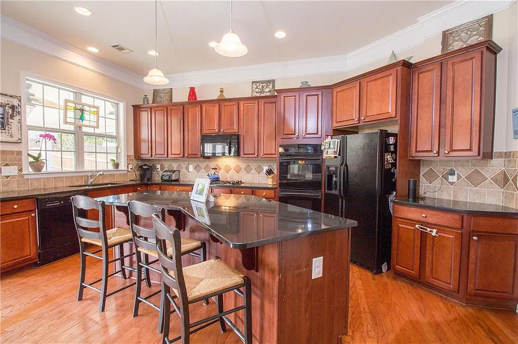 4 bed, 3.5 bath, 2834 sqft, $2,700 — Photo 3