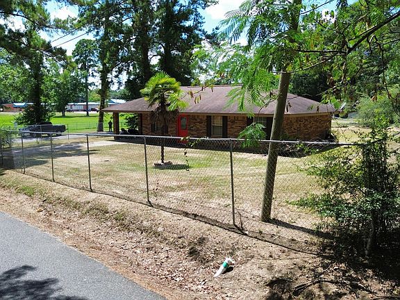 2nd image of 1101 N Ermine St