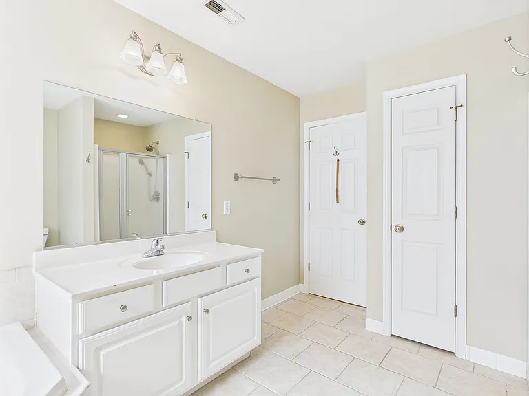 12017 Hunton Crossing Pl — Photo 24