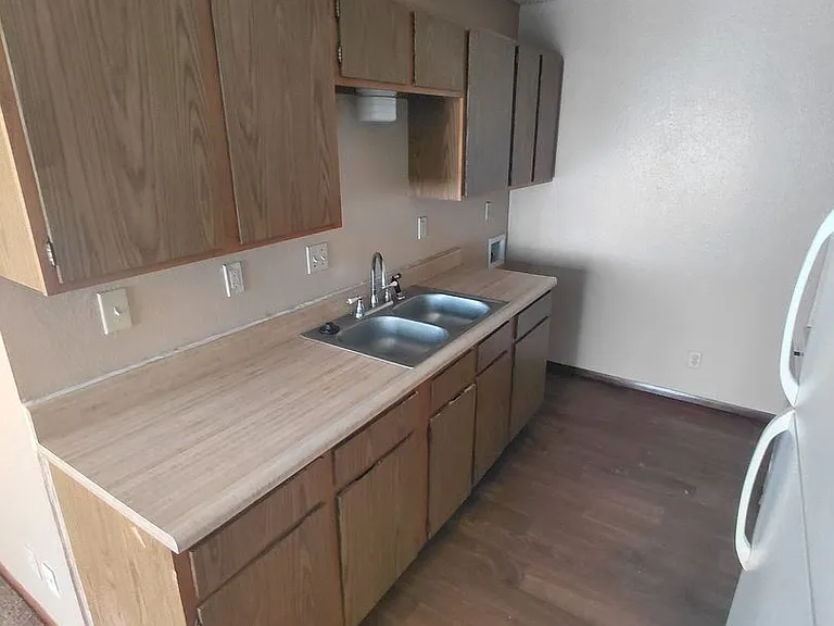 East Terrace Apts — Photo 8
