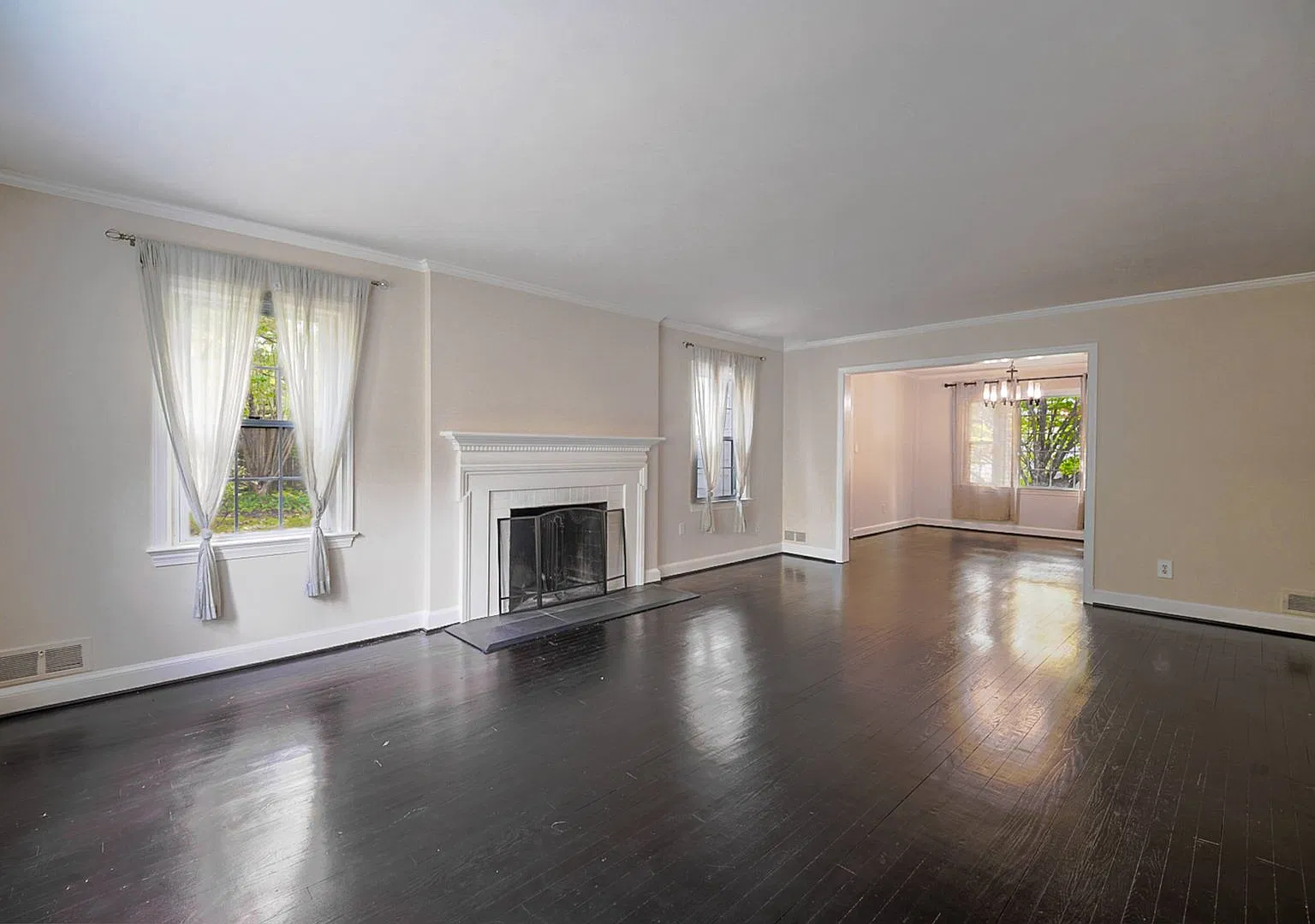 Picturesque 4BR/2.5BTH home in Chevy Chase Village. Available NOW! — Photo 3
