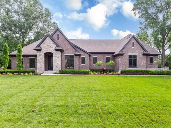 7155 Holiday Dr, Bloomfield Hills, MI 48301