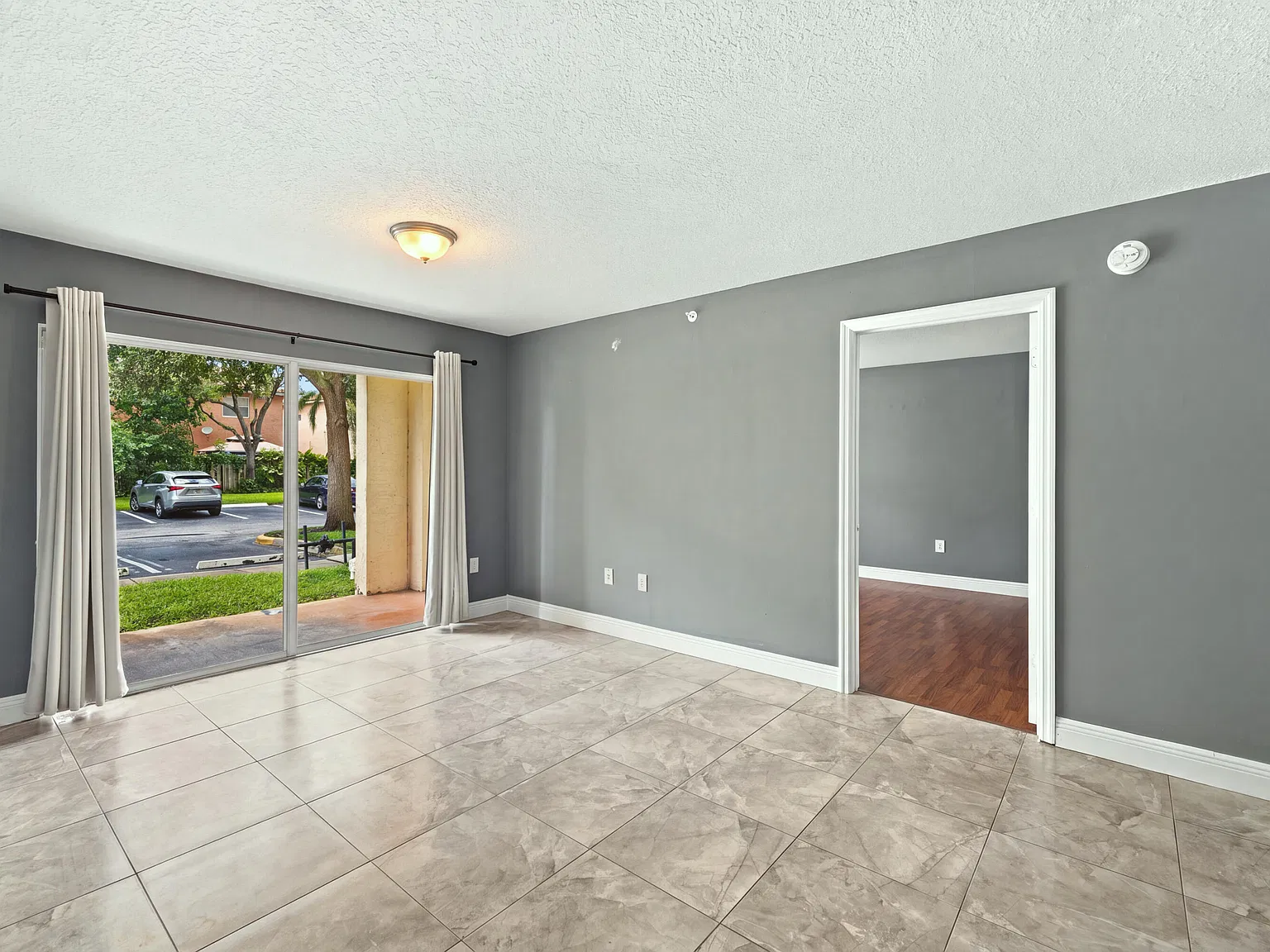 2 bed, 2.0 bath, 1060 sqft, $2,050 — Photo 4
